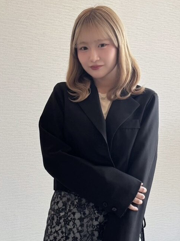 アシスタント女性